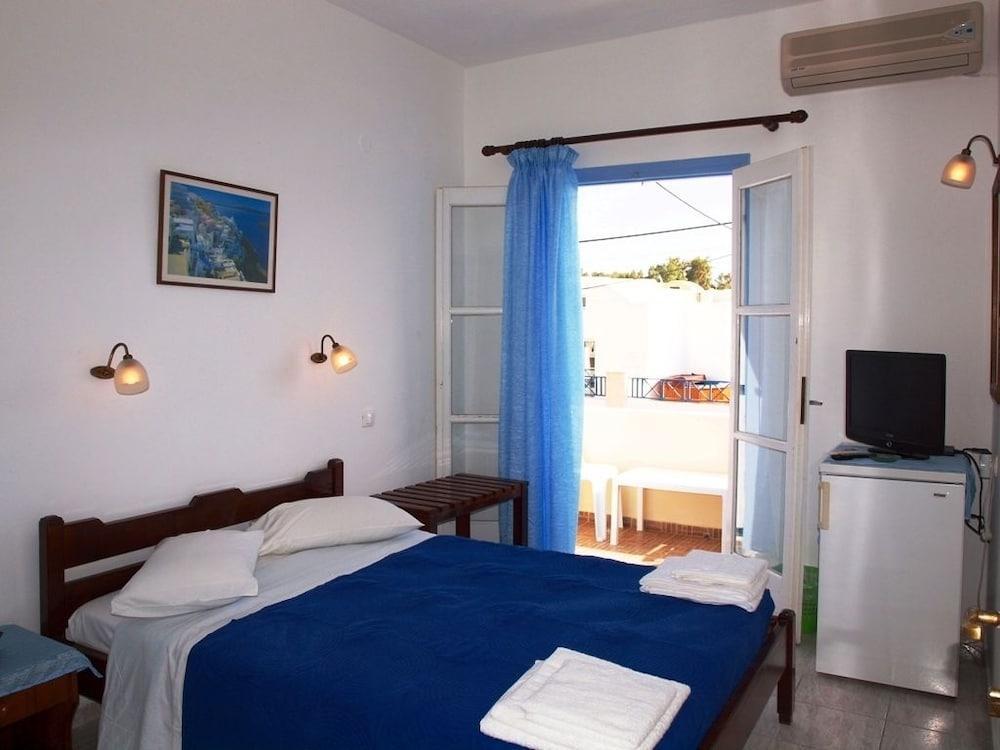 Otel Narkissos Kamári