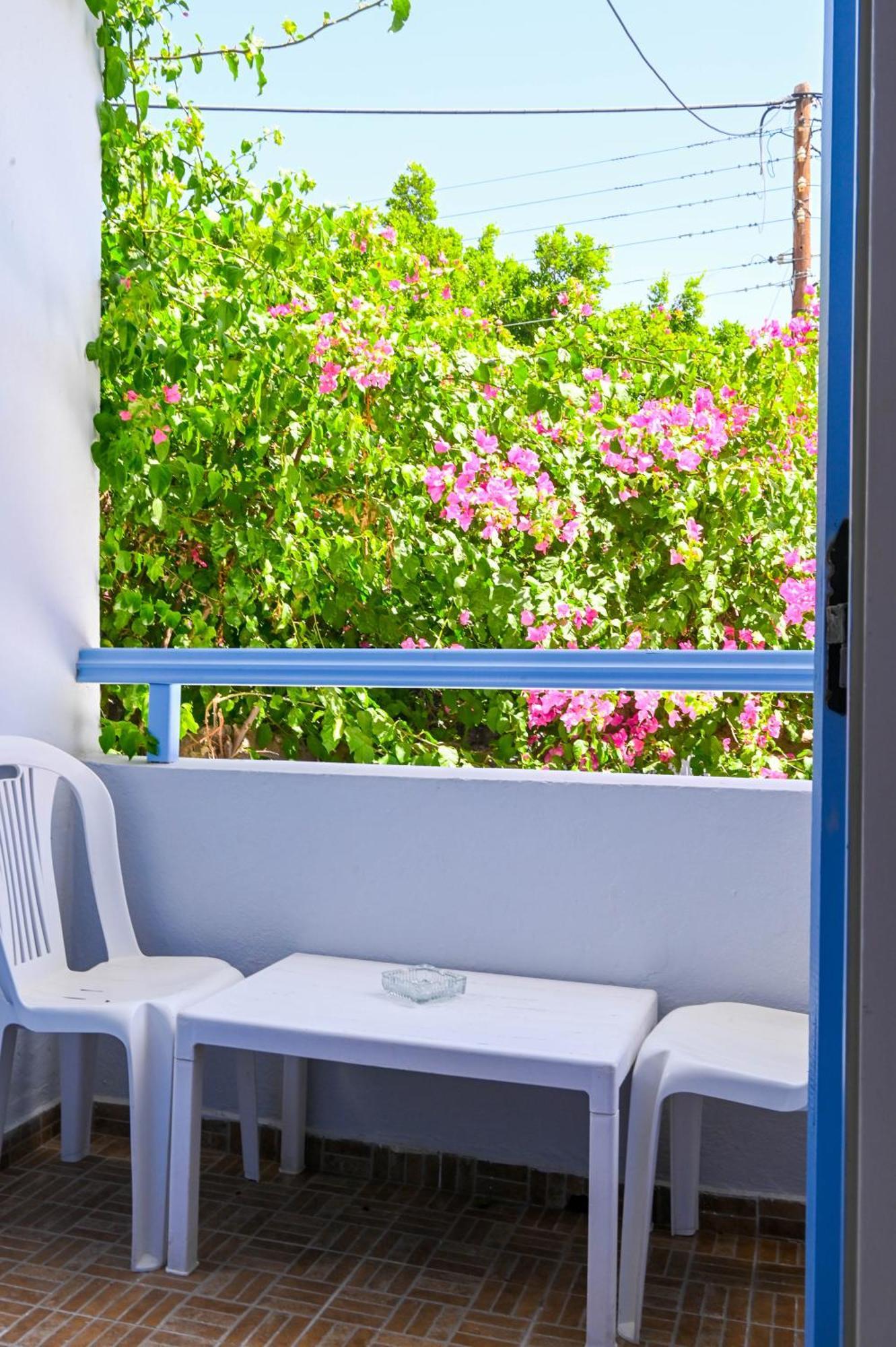 Narkissos Otel Kamári