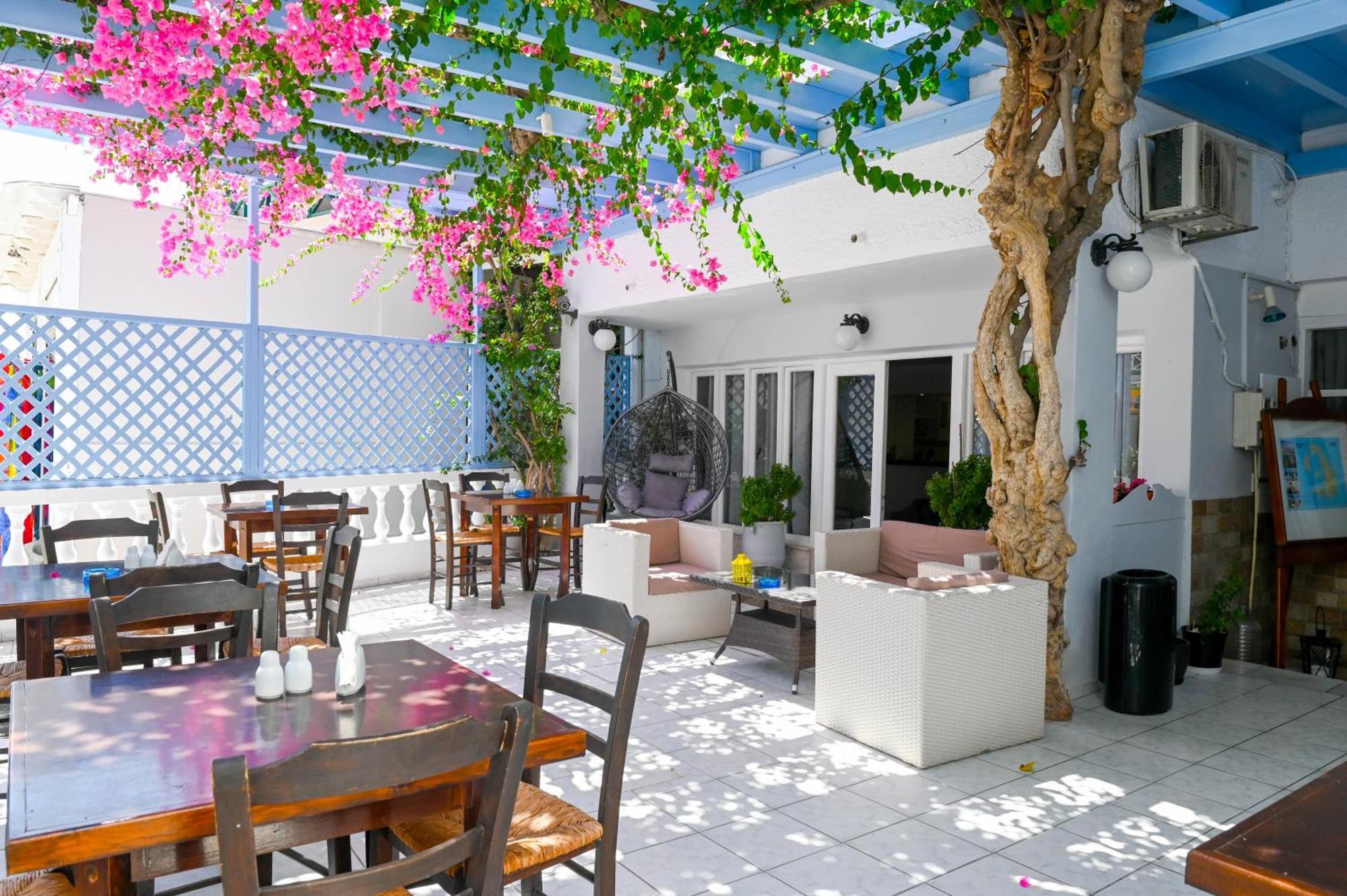 Otel Narkissos Kamári