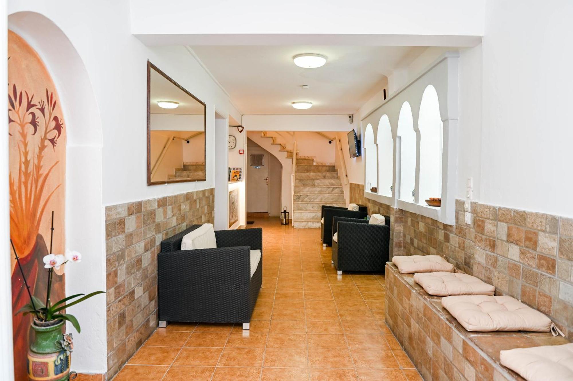 Otel Narkissos Kamári