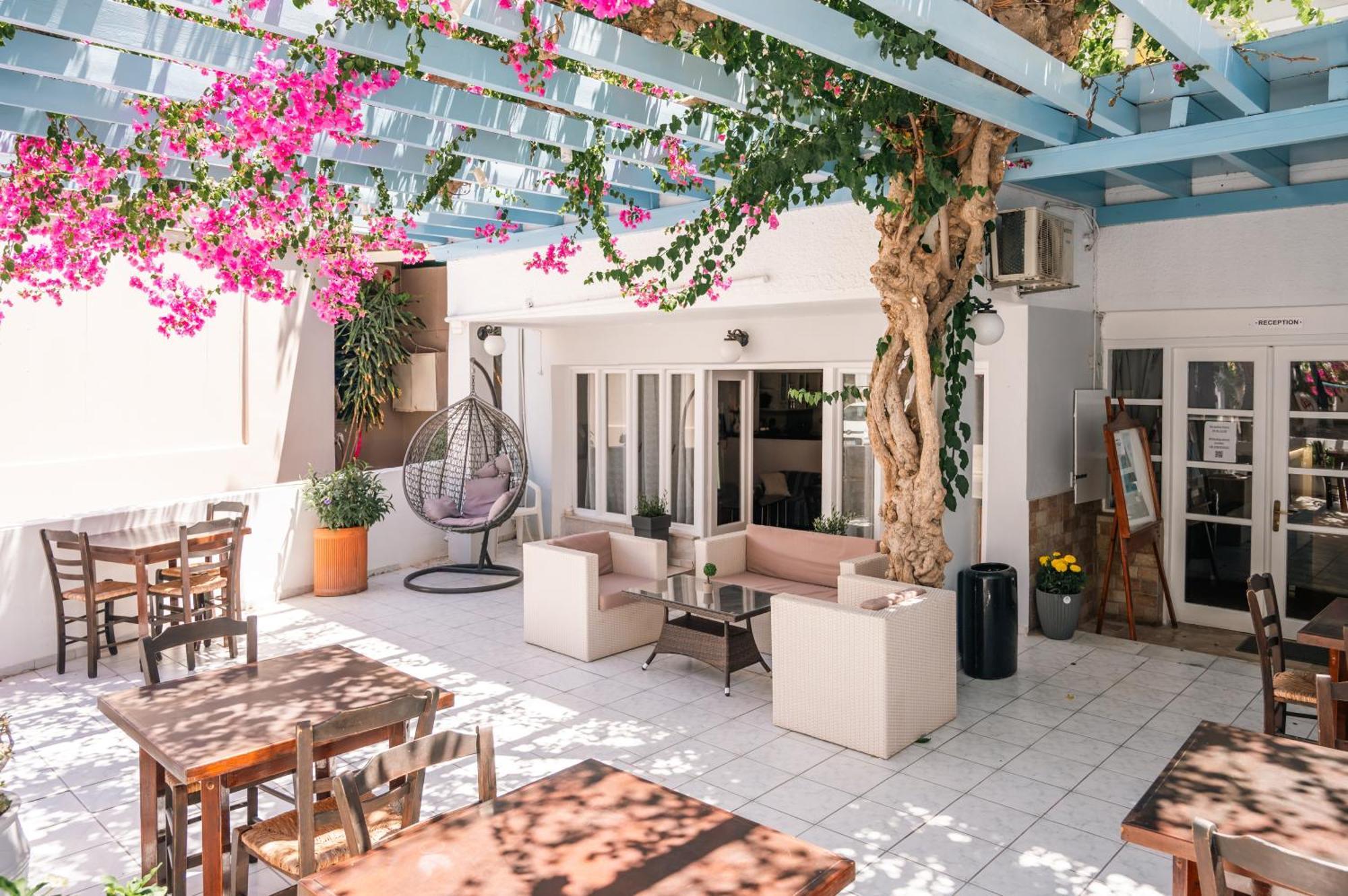 Narkissos Otel Kamári